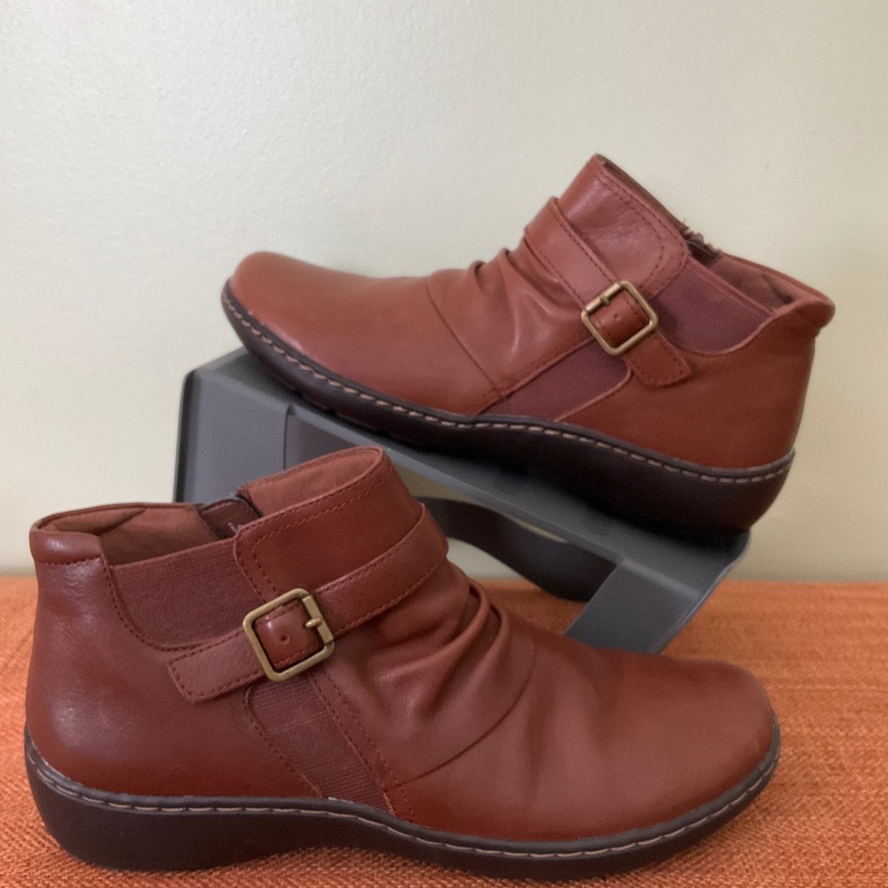 Clarks Cora Ruched WMS 8M Dark Tan Leather Ankle Boots Buckle Zip Comfort Shoes
